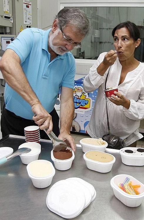 Los heladeros aplauden la ola de frío al garantizarles mayor venta en primavera