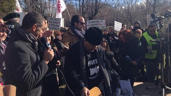 Los afectados por la talidomida llevan su «hartazgo» a La Moncloa