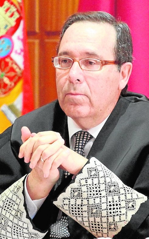 El TSJ cita a un jefe del despacho que contrató a la hija mayor de Valcárcel