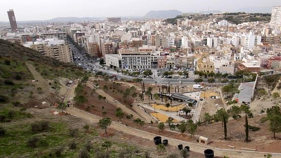 Mejoran el acceso al castillo de Santa Bárbara