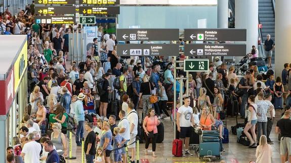 El tráfico aéreo en el aeropuerto Alicante-Elche crece un 7,6%