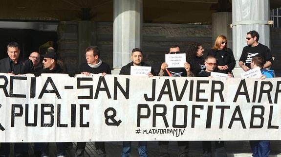 Protesta en la Asamblea contra el cierre de San Javier