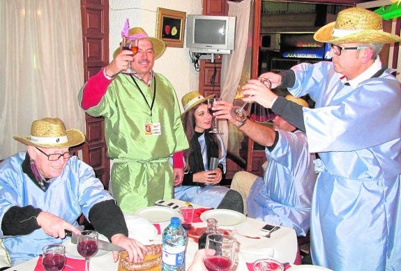 Águilas se inunda de cuerva