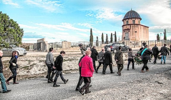 La procesión cívica de Villafranqueza recuerda a los Mártires de la Libertad