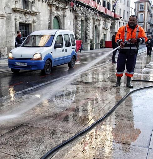 Aparecen nuevas irregularidades en la contrata de limpieza y basuras