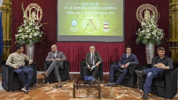 Olímpicos y universitarios comparten experiencias en la UCAM