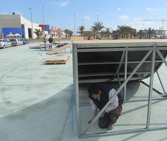 Juventud instala una pista de patinaje tras la petición del alumnado del IES