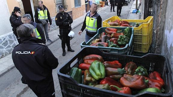 Al menos cinco detenidos en una redada en San Antón