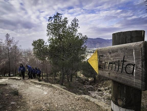 Los montes de la comarca servirán de escaparate al turismo con nuevas rutas