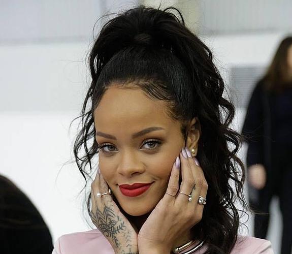 Leonardo Dicaprio da una sorpresa a Rihanna por su cumpleaños