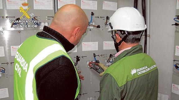 Pedía sexo a las inquilinas que no podían pagar la luz o el mes