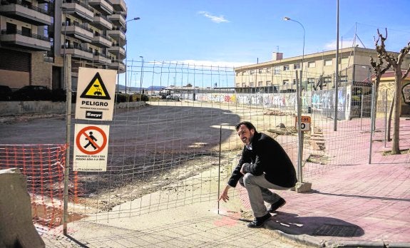 CLR califica de «chapuza» el relleno del subterráneo de la CV-95 detrás del Oleza