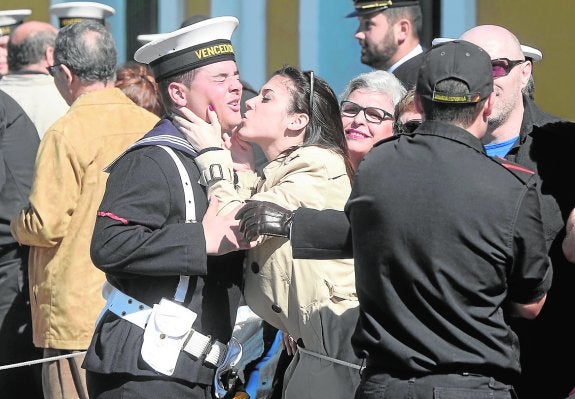 La 'Vencedora' pone rumbo a las costas de África