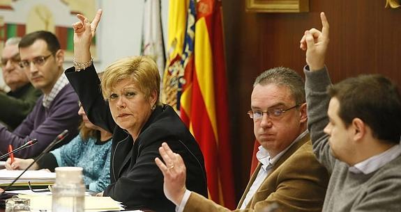 El PP evita reprobar a Milagrosa Martínez pese a apartarla del partido