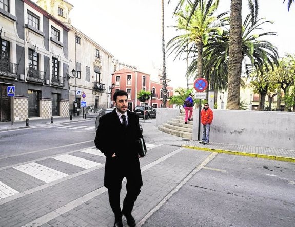 La juez imputa a Medina por presunta malversación con la tarjeta de alcalde