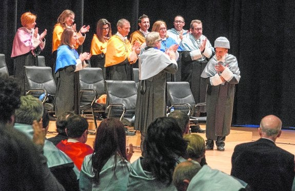 La poesía como ejercicio de resurrección