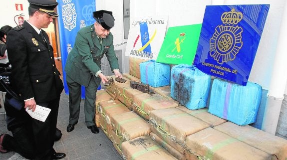 Los narcos se 'asocian' con pesqueros para burlar los radares de la costa