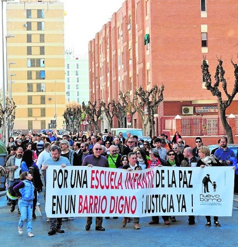 Vecinos de La Paz exigen una escuela infantil digna