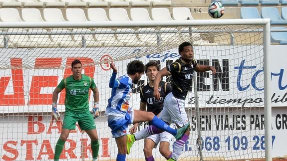 La Hoya vuelve a las andadas (1-2)