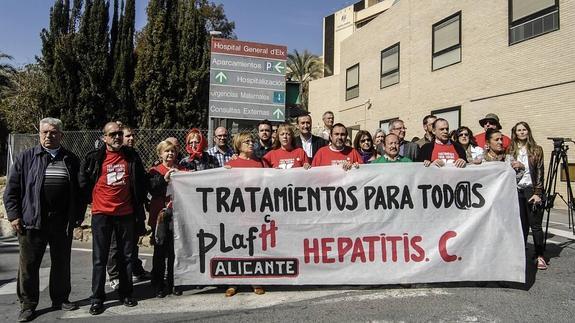 El Hospital de Elche prohíbe una concentración de enfermos de hepatitis