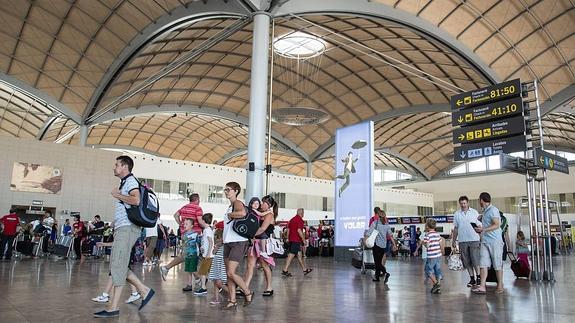 Más de medio millón de viajeros usaron el aeropuerto alicantino en febrero