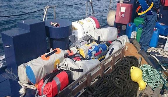 Un grupo de narcos arroja 560 kilos de cocaína al mar frente a la costa de Dénia