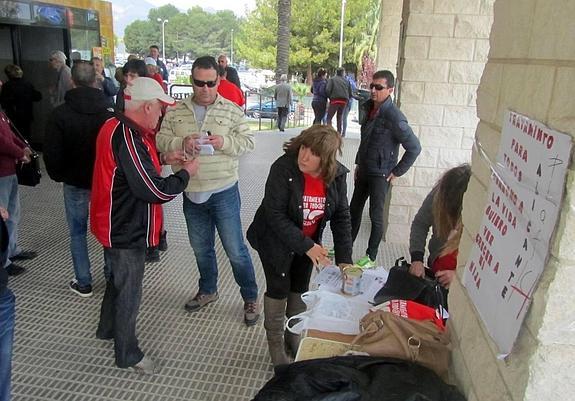 Enfermos de Hepatitis C exigen el tratamiento para dos pacientes de la comarca