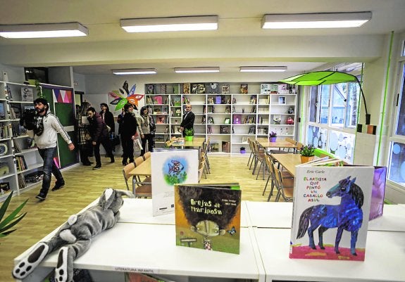 El Villar Palasí estrena biblioteca con un fondo inicial de 800 volúmenes