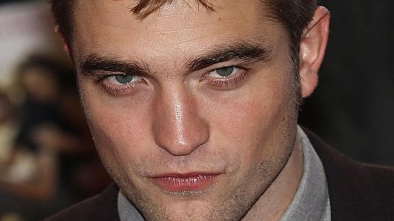 Robert Pattinson se venga de un gánster junto a Benicio del Toro y Al Pacino