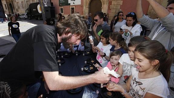 El mago de la comida 'Julius' hechiza a los más pequeños