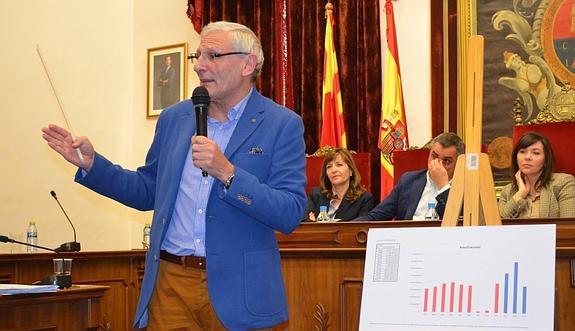 Latour reivindica su labor en Hacienda tras lograr superávit por tercer año