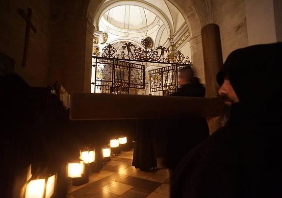 La Junta Mayor incide en que los nazarenos no crucen por la procesión