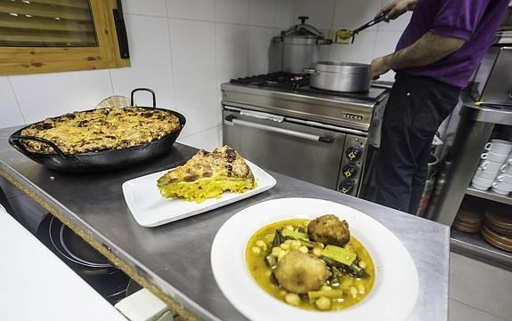 Entre la mesa típica y los platos de cuaresma