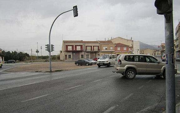 Una rotonda regulará el tráfico en la carretera que lleva hasta La Campaneta