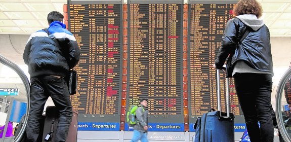 La huelga de controladores franceses cancela veintiocho vuelos en El Altet