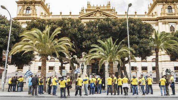 La Policía Local de Elda reclama mejoras salariales y de seguridad