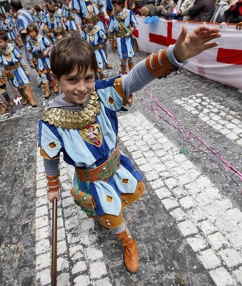 La 'gloria infantil' anuncia el domingo la llegada de los Moros y Cristianos de Alcoy