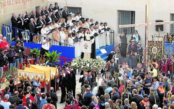 Una espontánea debajo del palio