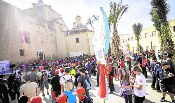 Versos y huellas como tributo a Miguel