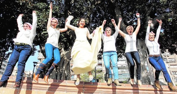 Novias en rosa contra el cáncer