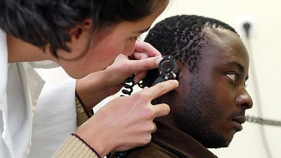 La Comunitat sigue facturando a los 'sin papeles' la atención en Urgencias