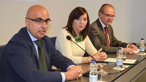 Ferrer propone a los empresarios de Elche crear un clúster logístico