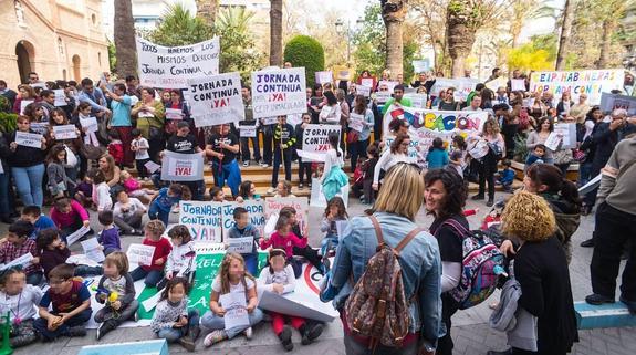 Cuatrocientas personas claman para que se permita la jornada escolar continuada