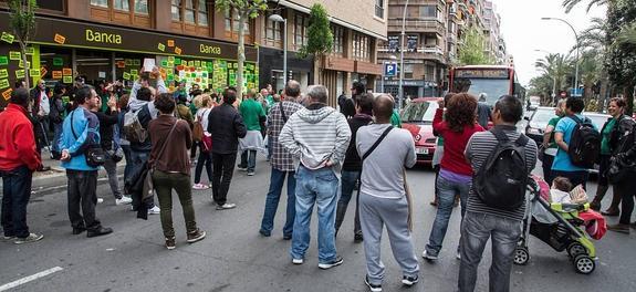 Protesta para exigir soluciones a los bancos