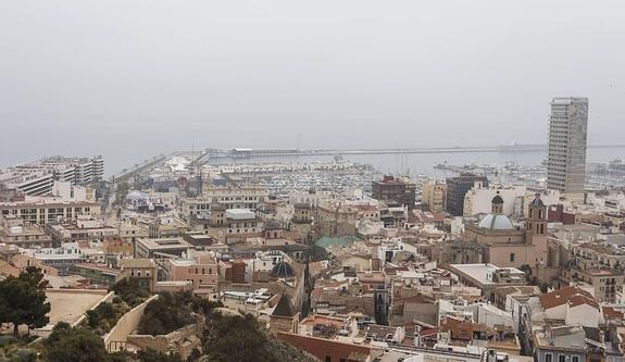 La niebla desvía diez vuelos con destino al aeropuerto de El Altet