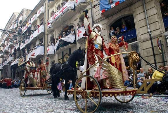 La procesión General de Alcoy culmina con los actos de San Jorge