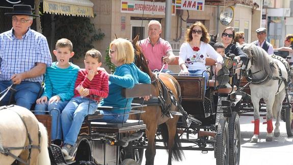 Desfile huertano y paellas en el Día del Vecino de Alquerías