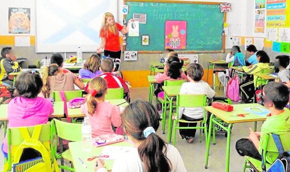 Los colegios salen a competir para atraer alumnos y evitar cierre de aulas