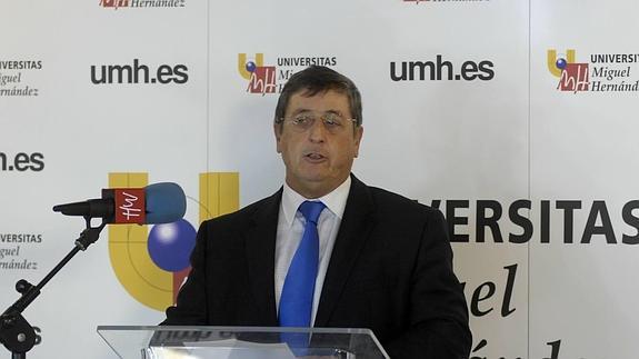 El rector de la UMH apuesta por el inglés, nuevas becas e infraestructuras