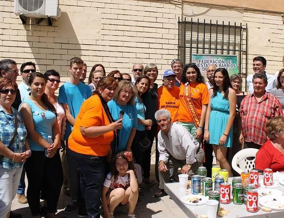 Sánchez Zaplana participa en el almuerzo popular de vecinos de 400 viviendas